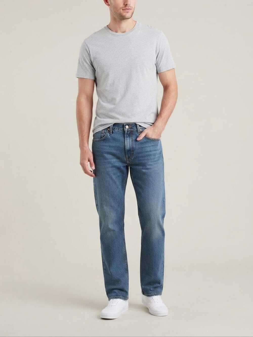 Levi's Straight Jeans in Medium Blue Wash